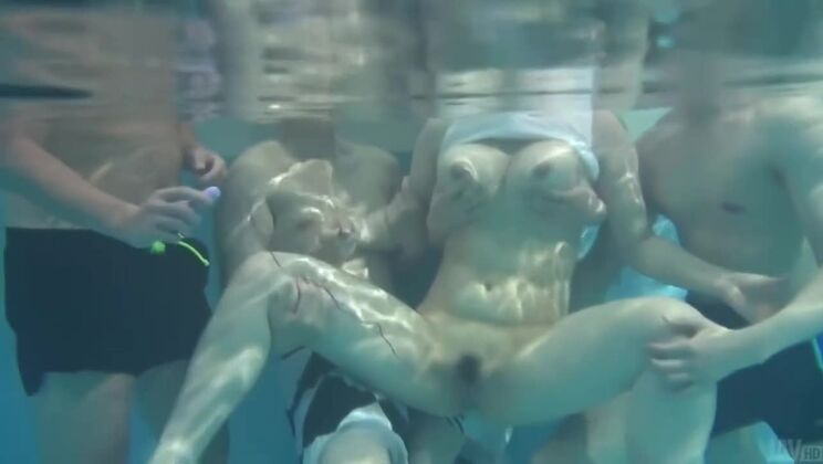 Hot Japanese cougar Suzuna Komiya with big boobs giving BJ