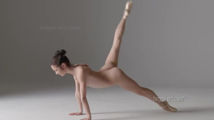 Julietta and Magdalena's Alluring Ballet Performance