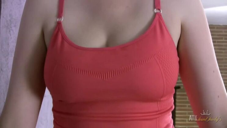 Inara Byrne Works Out