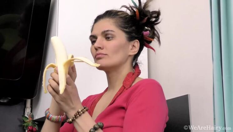 Ananda Ray’s Striptease Ends With A Solo Orgasm