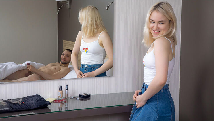 Maya Stone Gives Heavenly Head