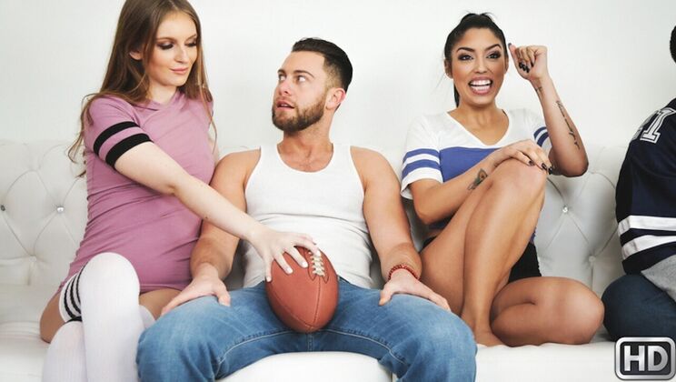 Amateur Girls Get Wild on Super Sunday