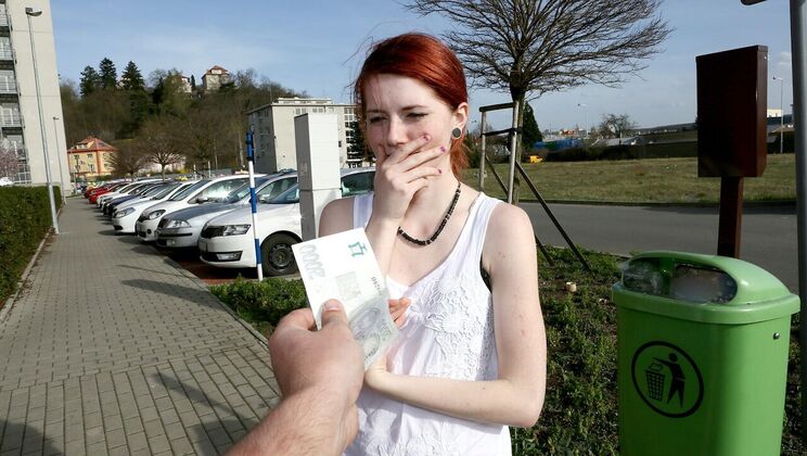 Cash for Quick Fuck: Girl Chooses Doggystyle with Stranger