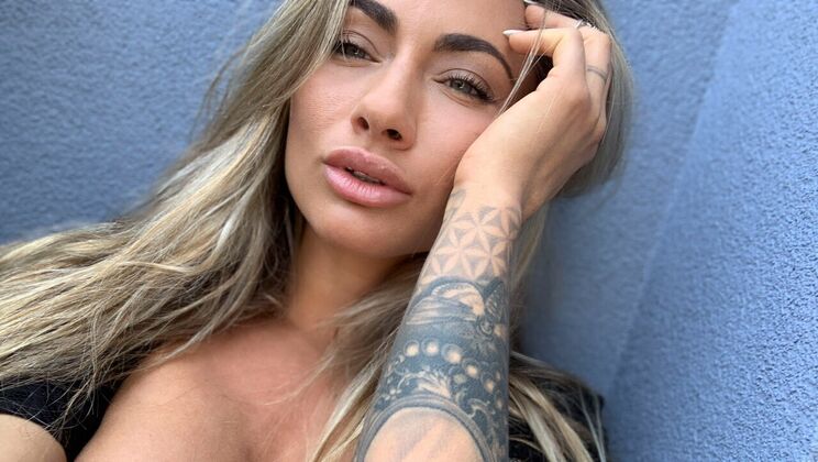 Balcony Solo: Blonde with Enhanced Body