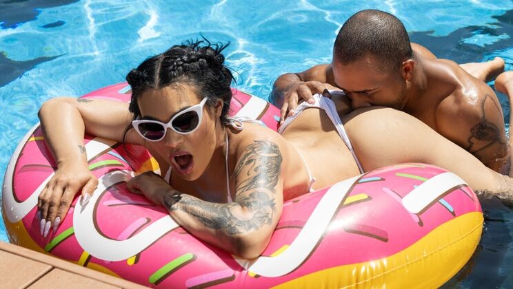 Anal Sex with Eva Maxim in the Pool