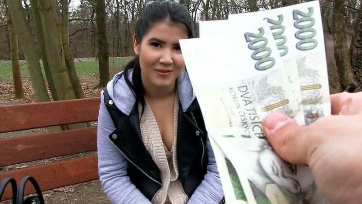 Innocent Teen Lady Dee's First Amateur Porn Video