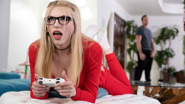 Creampied Gamer Chick