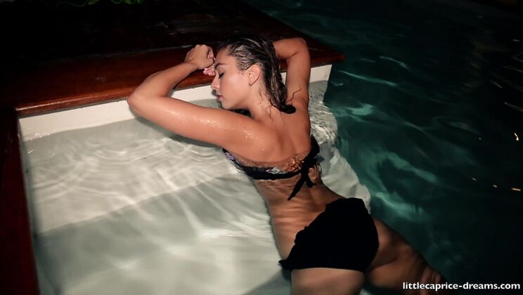 Sabrisse's Water Erotic Experience