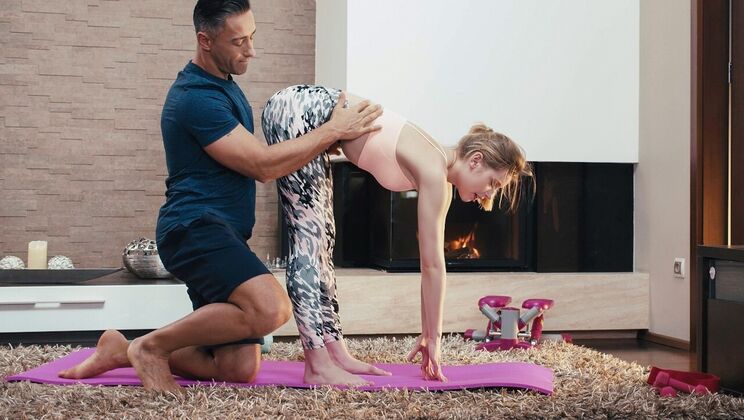Yoga Queen Gets Creampie After Morning Workout