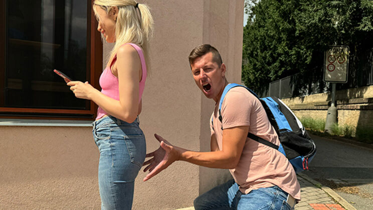 Nick Ross Cums On Isabella De Laa After Public Blowjob