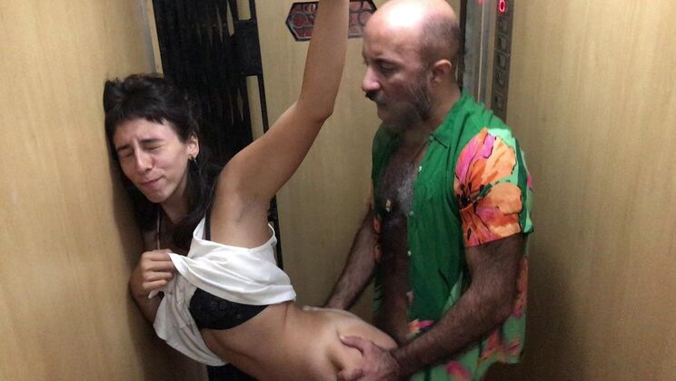 Edu & Fe Going Up – Public Doggystyle and Pussy Licking