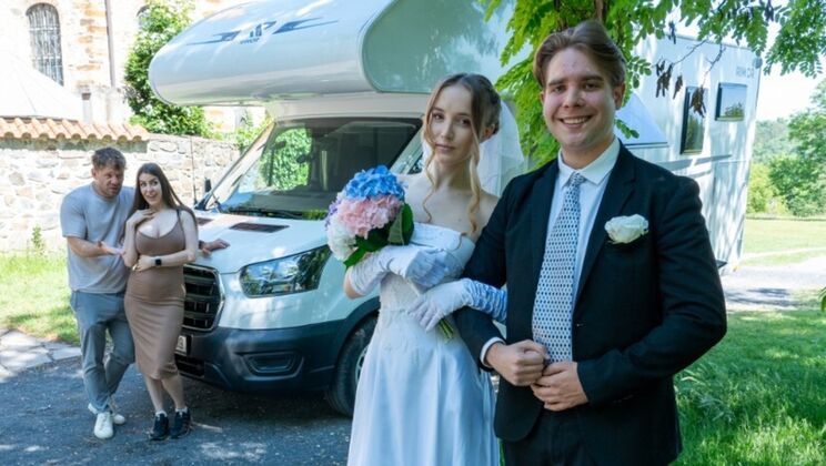 Polly Young Outdoor Fuck with a Stranger Before Her Wedding