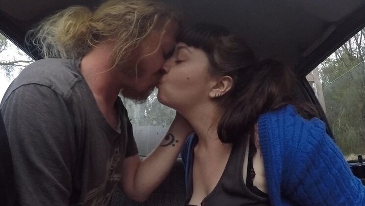 Bee & Mac: Moaning Handjob in the Van