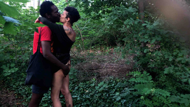 Puck & Gila: public handjob and pussy licking POV