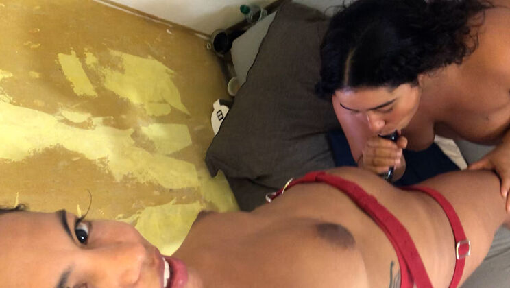 Carmen & Lina Give Blowjobs in Bedroom
