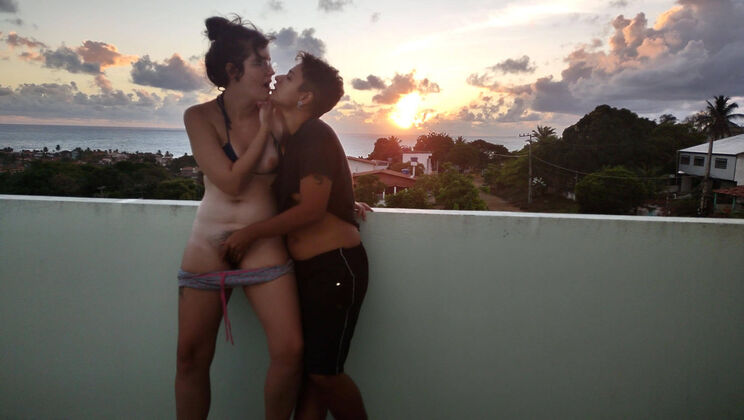 Morning Sun POV: Ari Fingers Sofi Outdoors