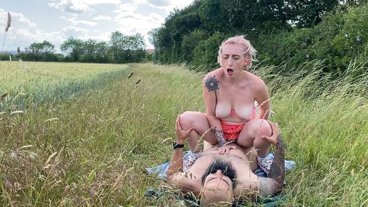 Bonnie & Tommy Do Cowgirl and Reverse Cowgirl