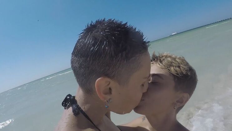 The Mexican Diaries: Face to Face Lesbian Moaning