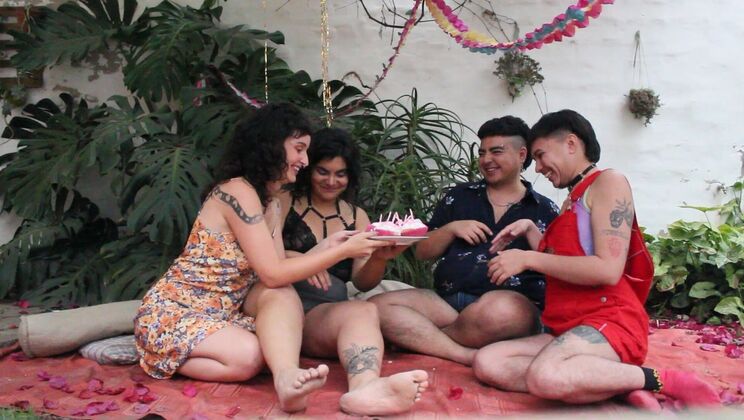Hot Group Sex: Lina, Luna, Gin & Jano Play with Food